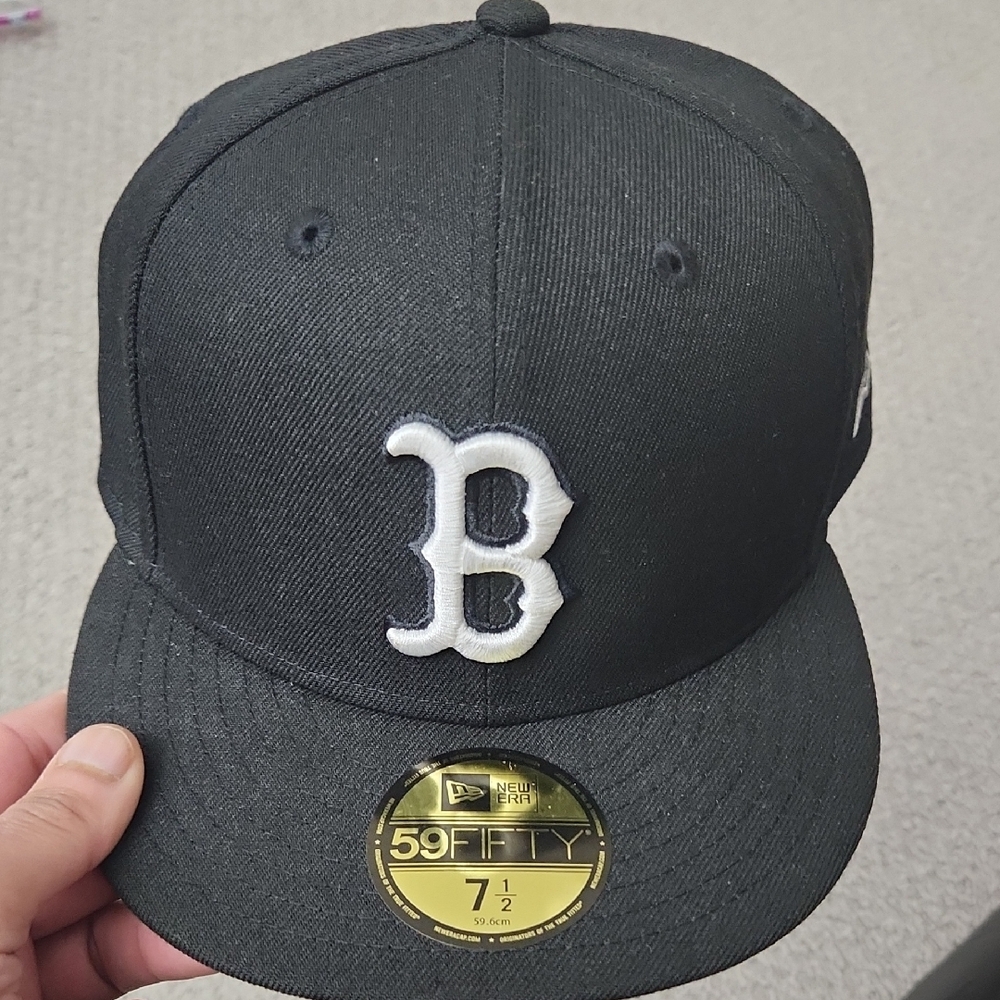Black New Era 59Fifty Bston Redsox FittedCap with White Logo 7 1/2